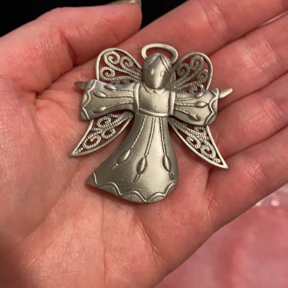 3/$30 Vintage Angel JJ Brooch - Picture 3 of 3